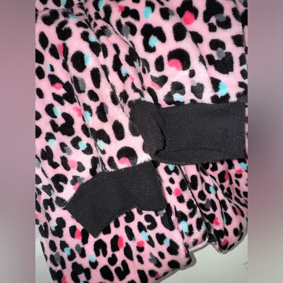 Pink cheetah print onesie size 10/12 - Picture 5 of 8